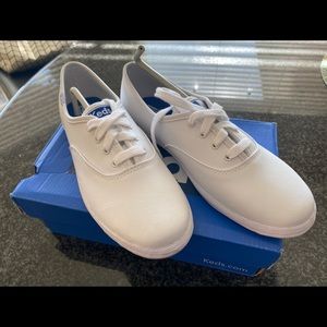Keds girls shoes size 5Y white brand new